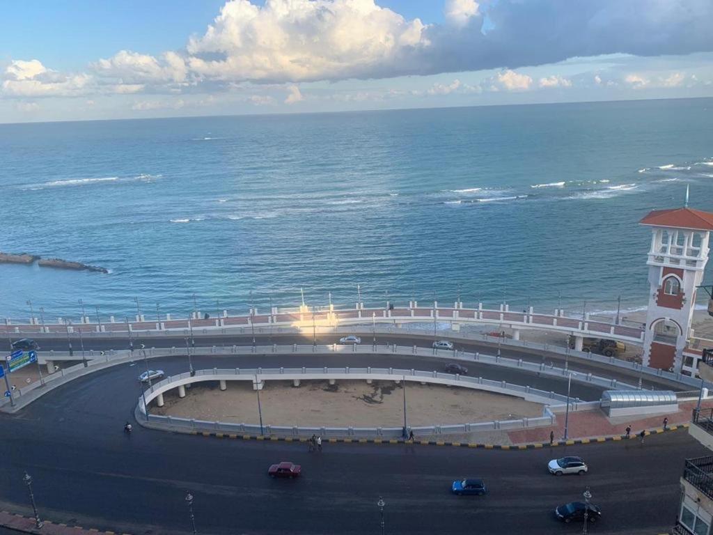 אלכסנדריה Panoramic Sea View Zamzm Flat Miami Family شقة فندقية زمزم بانورما بشاطئ ميامي - الاسكندرية صف اول مباشر علي بحر - عائلات فقط מראה חיצוני תמונה