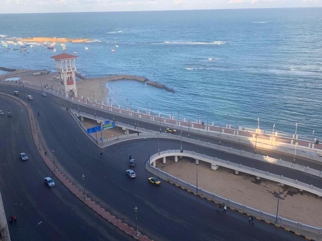 אלכסנדריה Panoramic Sea View Zamzm Flat Miami Family شقة فندقية زمزم بانورما بشاطئ ميامي - الاسكندرية صف اول مباشر علي بحر - عائلات فقط מראה חיצוני תמונה